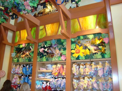 Disney-decorative-store-displays