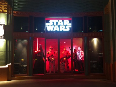 Disneyland-Star-Wars-Retail-Window1