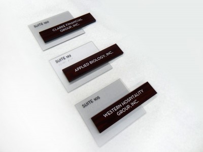 Online-Trading-Braille-Suite-Signs-with-removeable-inserts