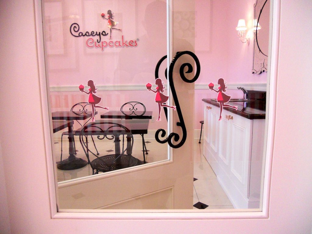 caseys-cupcakes-window-graphics