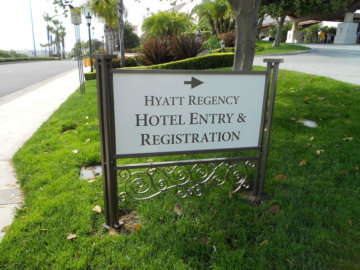 Way-finding directional sign for Hyatt Regency by America's Instant Signs