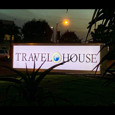 monument-sign-aluminum-travel-house